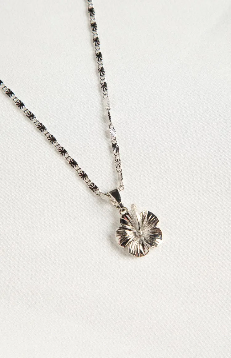 Skylee Silver Flower Necklace