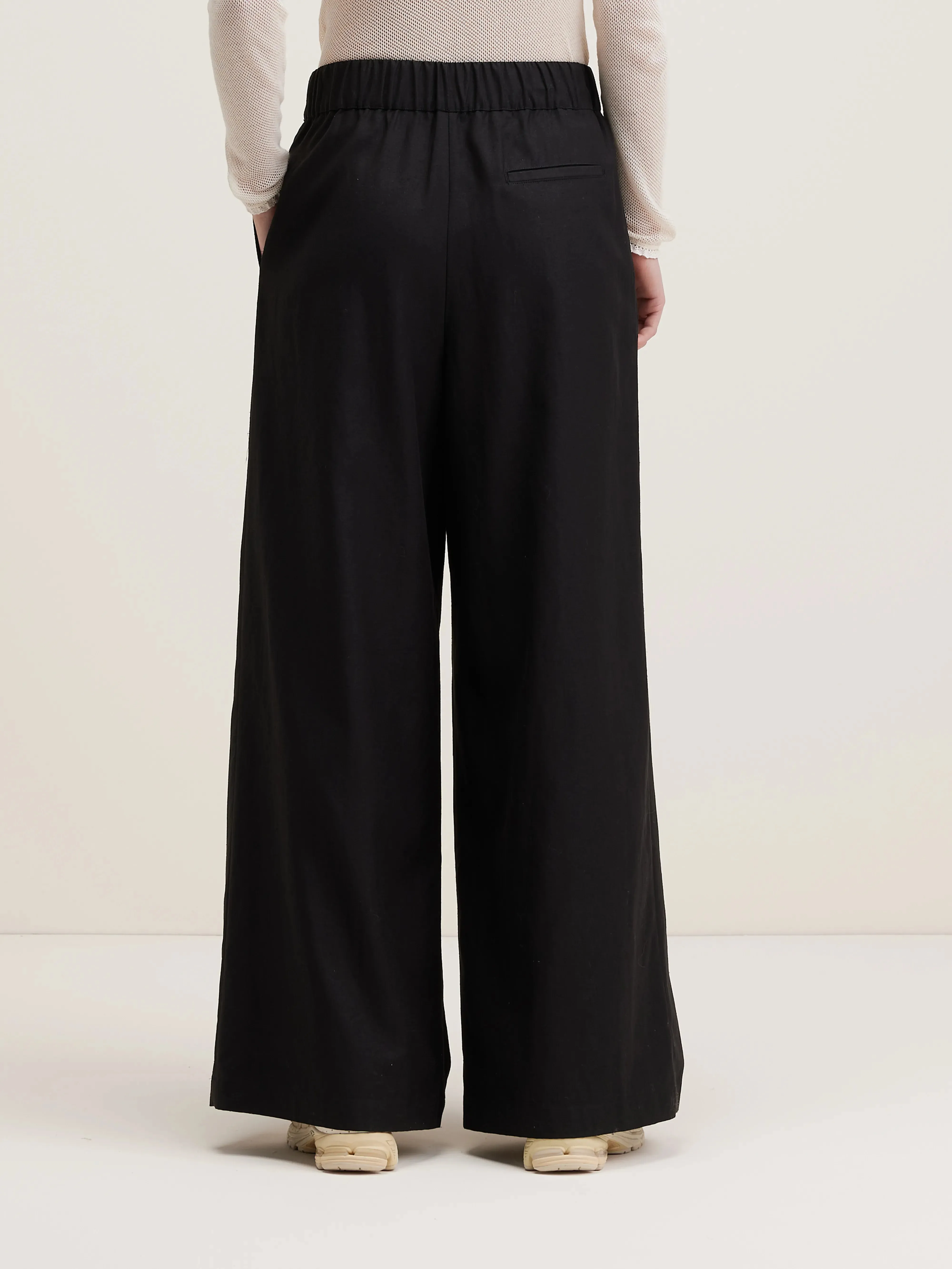 Vezza straight wide trousers (242 / W / BLACK BEAUTY)